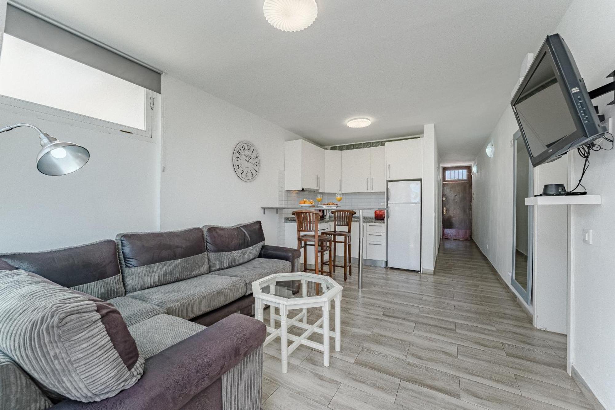ארונה Primavera Tranquil Retreat 2-Bedroom Apartment With Balcony, Garden View & Fiber Wifi מראה חיצוני תמונה