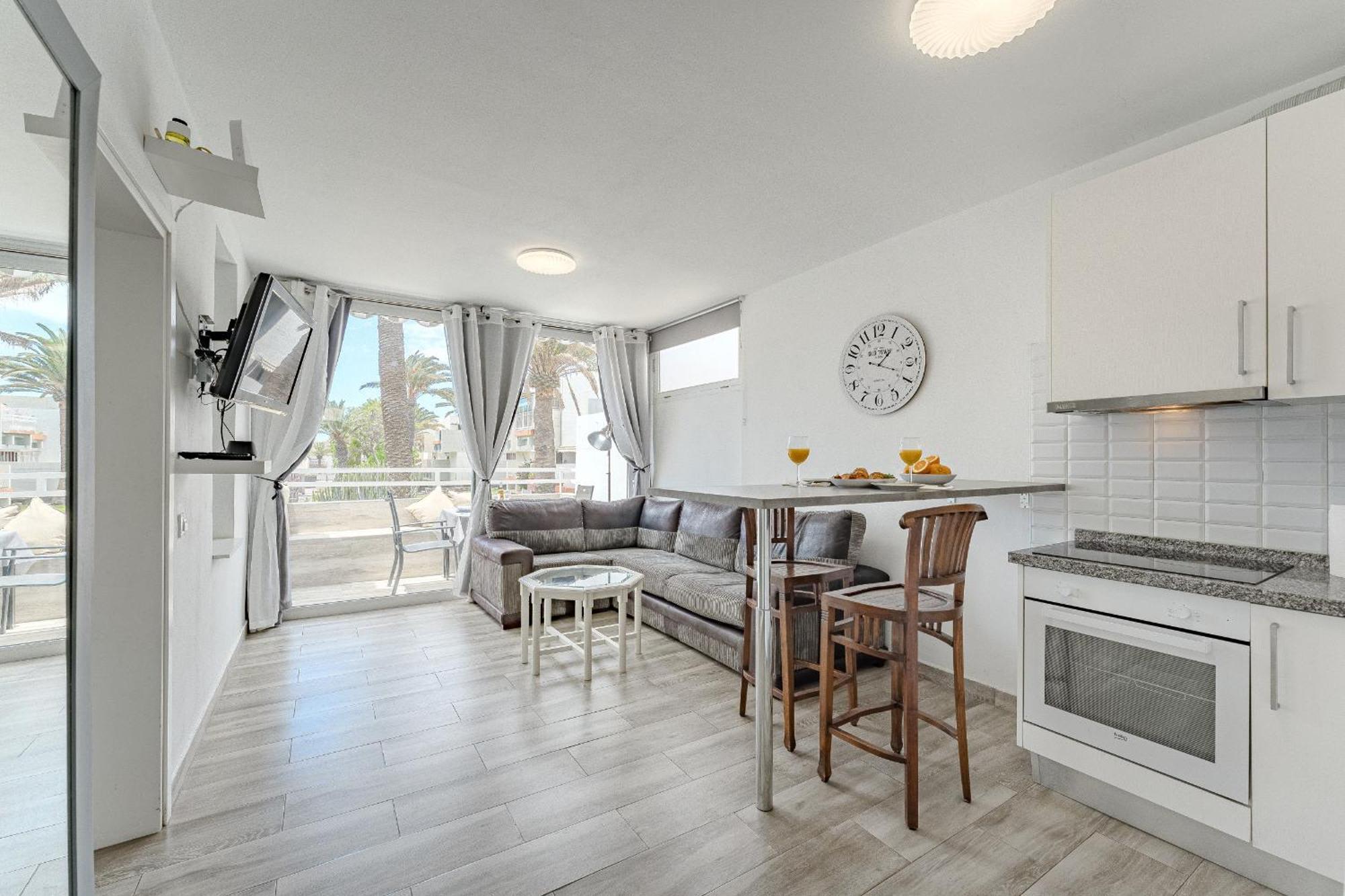ארונה Primavera Tranquil Retreat 2-Bedroom Apartment With Balcony, Garden View & Fiber Wifi מראה חיצוני תמונה