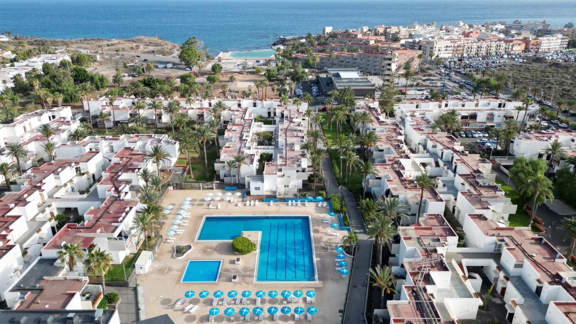 ארונה Primavera Tranquil Retreat 2-Bedroom Apartment With Balcony, Garden View & Fiber Wifi מראה חיצוני תמונה